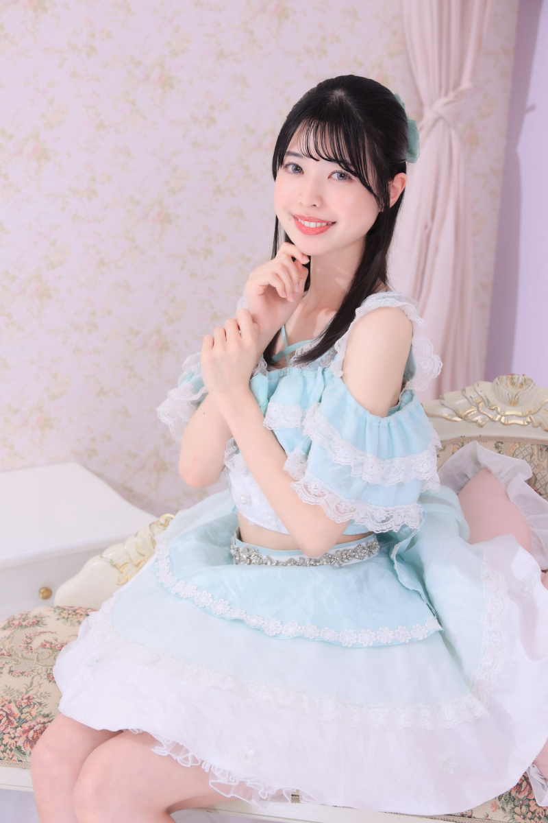 伴菜々子アー写(2025.08)_web.jpg