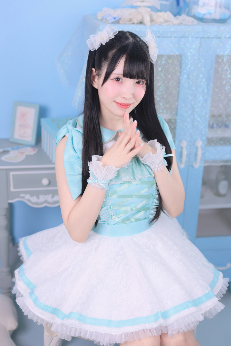 Lily 仁科もえアー写_web.jpg